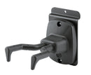 Support de guitare K&amp;M 44140-BLACK à orientation frontale pour présentoir mural Spacewall/Slatwall