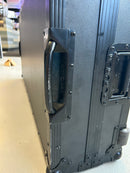 Odyssey FZGSRANE1272WBL Low Profile Rane Twelve et Rane Seventy/Seventy-Two Coffin Flight Case avec plateforme Glide (noir) (DEMO)